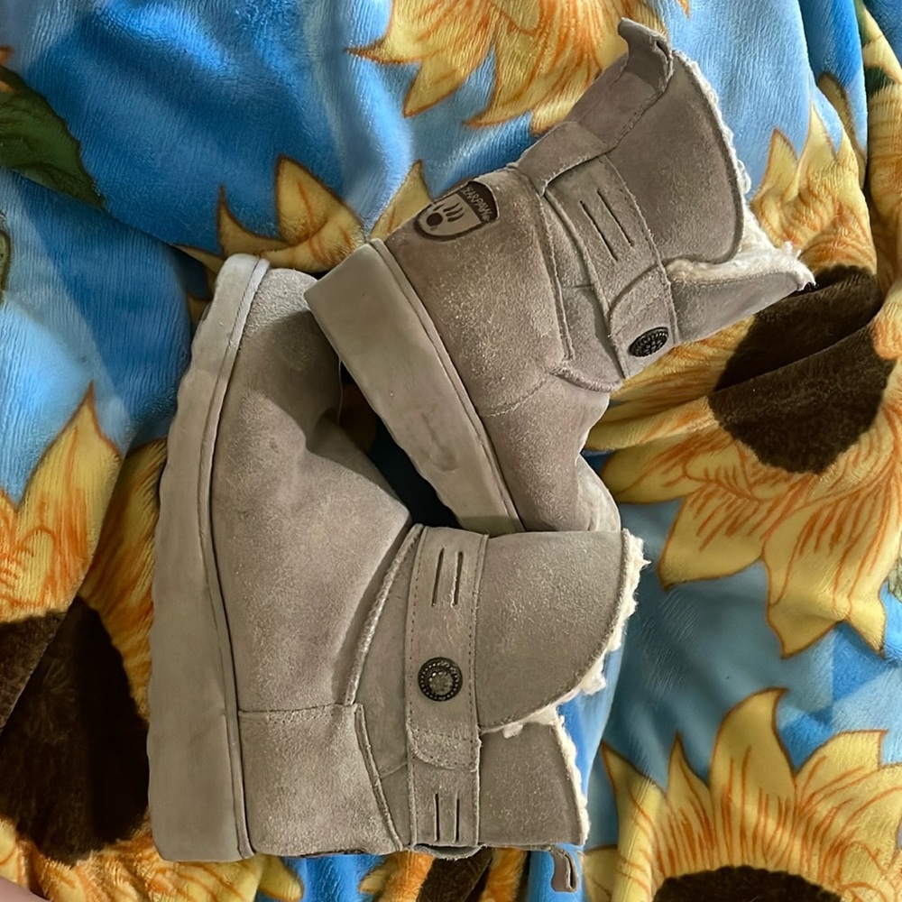 Women’s size 6 BEARPAW wool lined boots